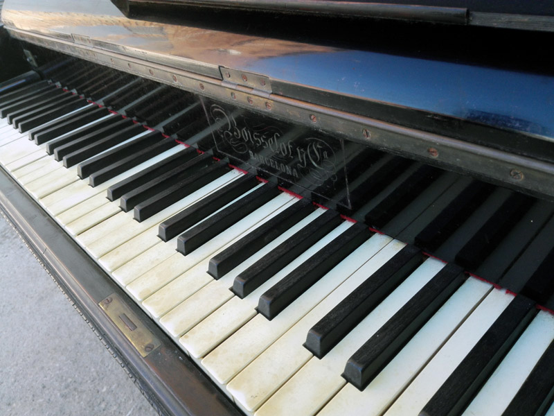 piano pared boisselofy madera marron oscuro no func 121.5x153.5x63 1u